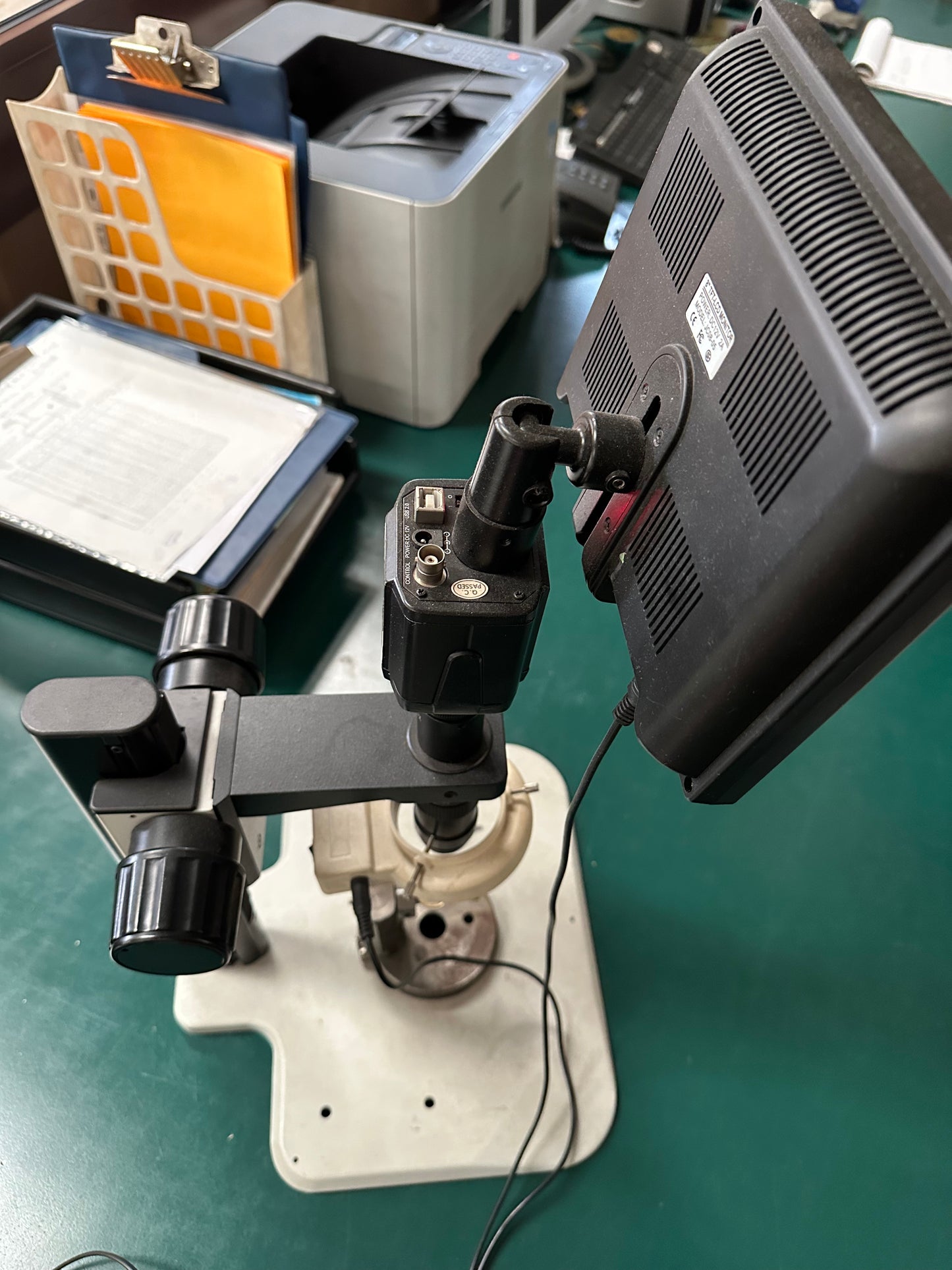 Microscopio digitale da controllo con monitor LCD 8” usato il Metalmeccanico Di M