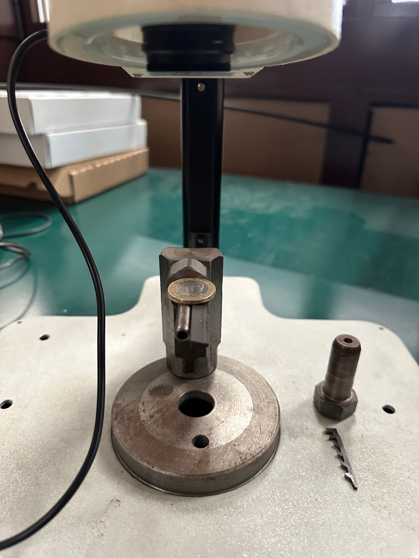 Microscopio digitale da controllo con monitor LCD 8” usato il Metalmeccanico Di M