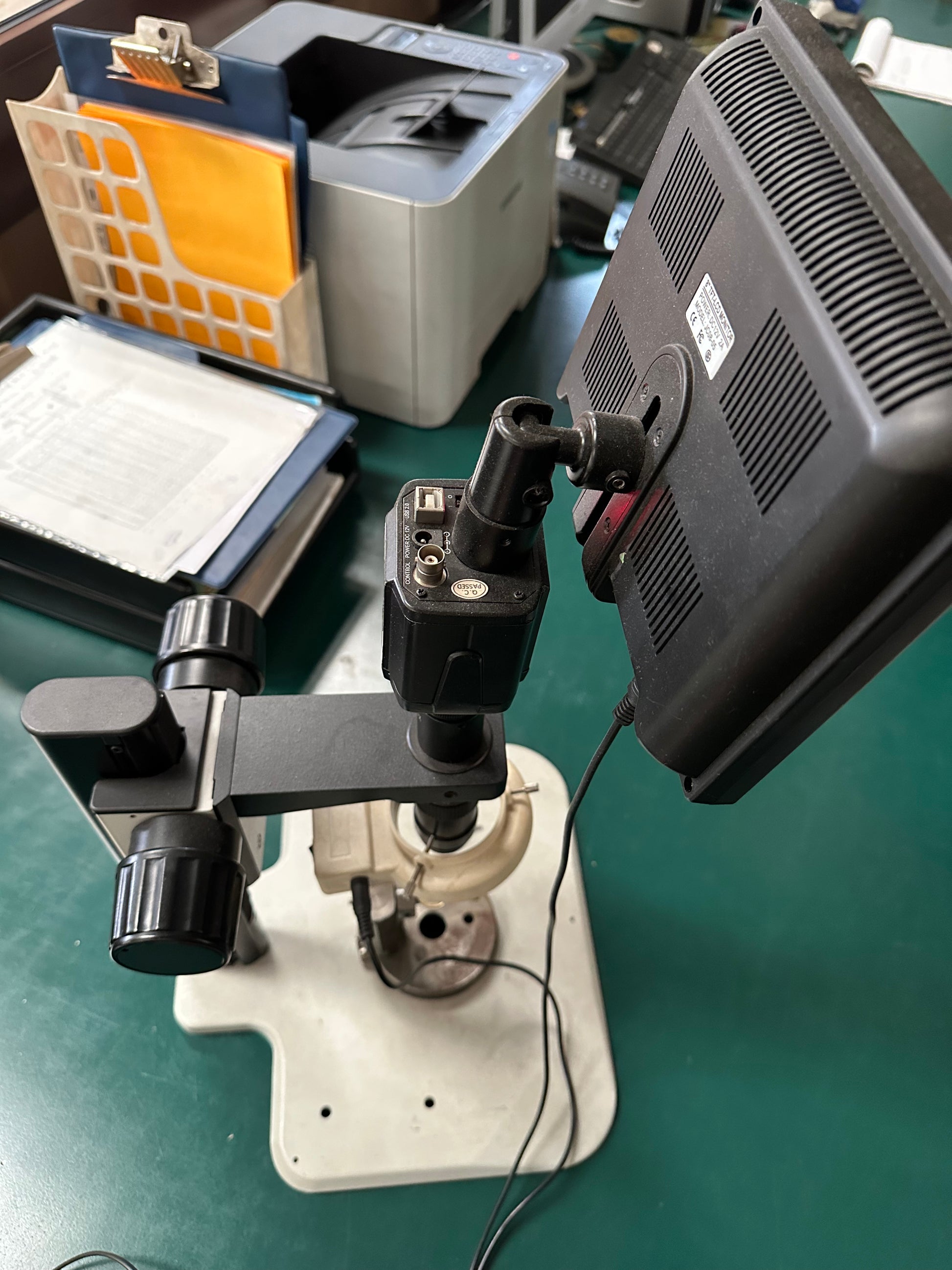 Microscopio digitale da controllo con monitor LCD 8” usato il Metalmeccanico Di M