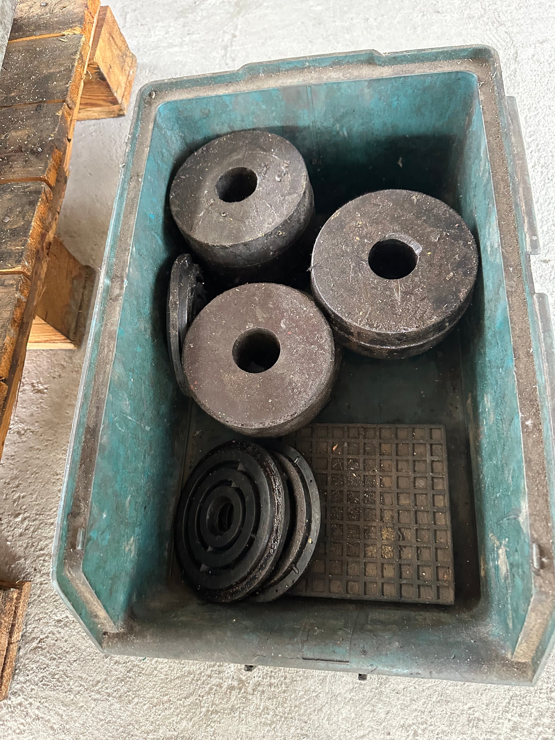 Kit professionale per movimentazione macchinari pesanti con 7 pattini a rulli e 3 martinetti idraulici usato il Metalmeccanico Di M