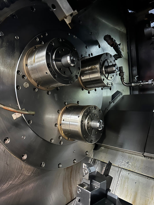 Tornio CNC Gildemeister GM 67 a 3 mandrini con caricatore IEMCA PRA 100/32 il Metalmeccanico Di M