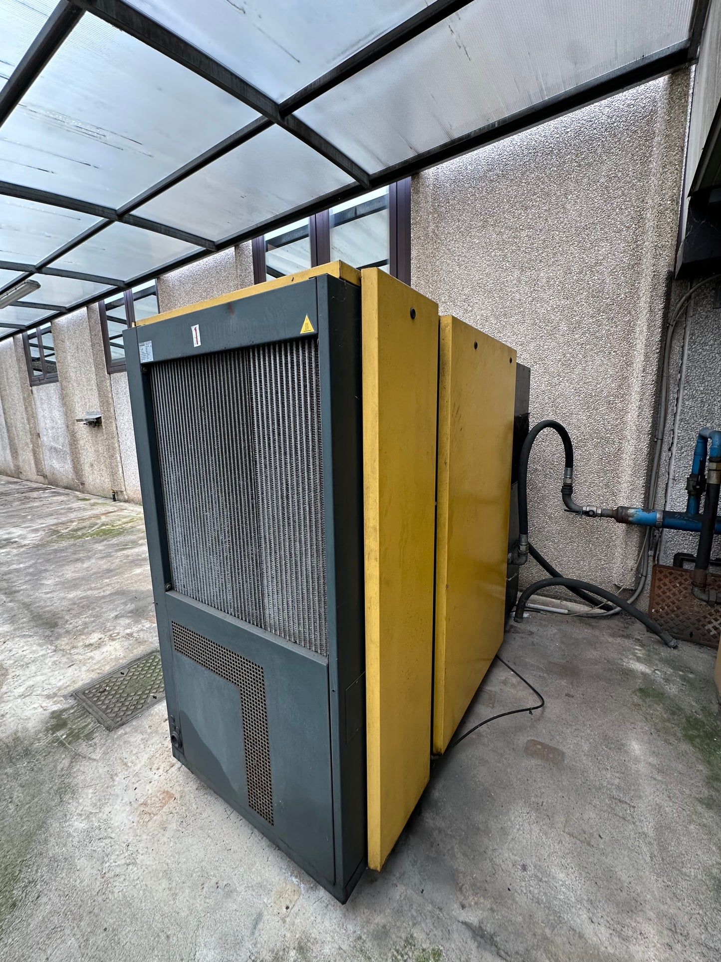 Compressore a vite KAESER CSD 82 T SFC – Inverter – Essiccatore integrato USATO