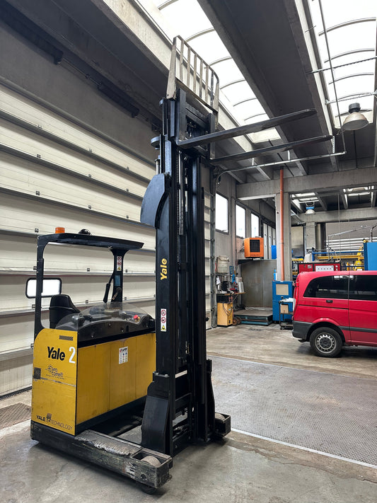 Carrello elevatore retrattile YALE MR14 usato – portata 1400 kg – alzata fino a 6.490 mm il Metalmeccanico Di M