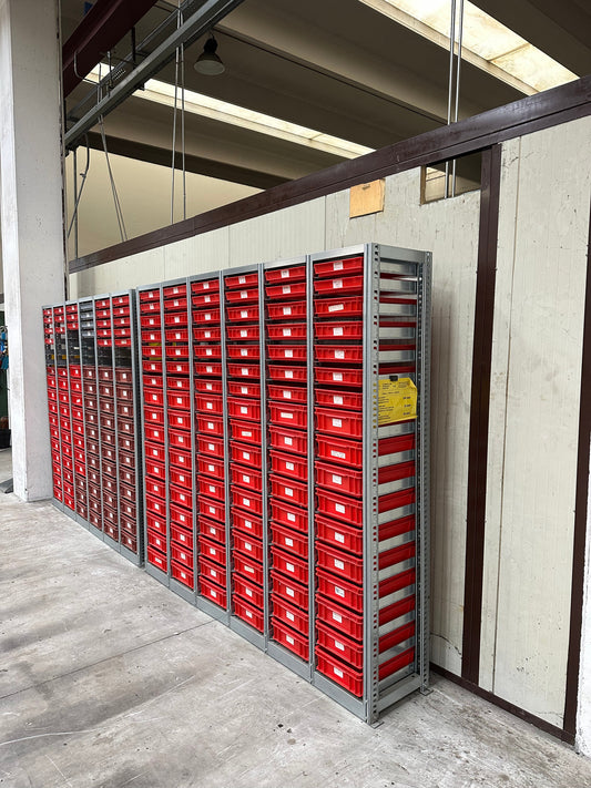 Scaffalature metalliche per magazzino minuteria con cassette in plastica il Metalmeccanico Di M