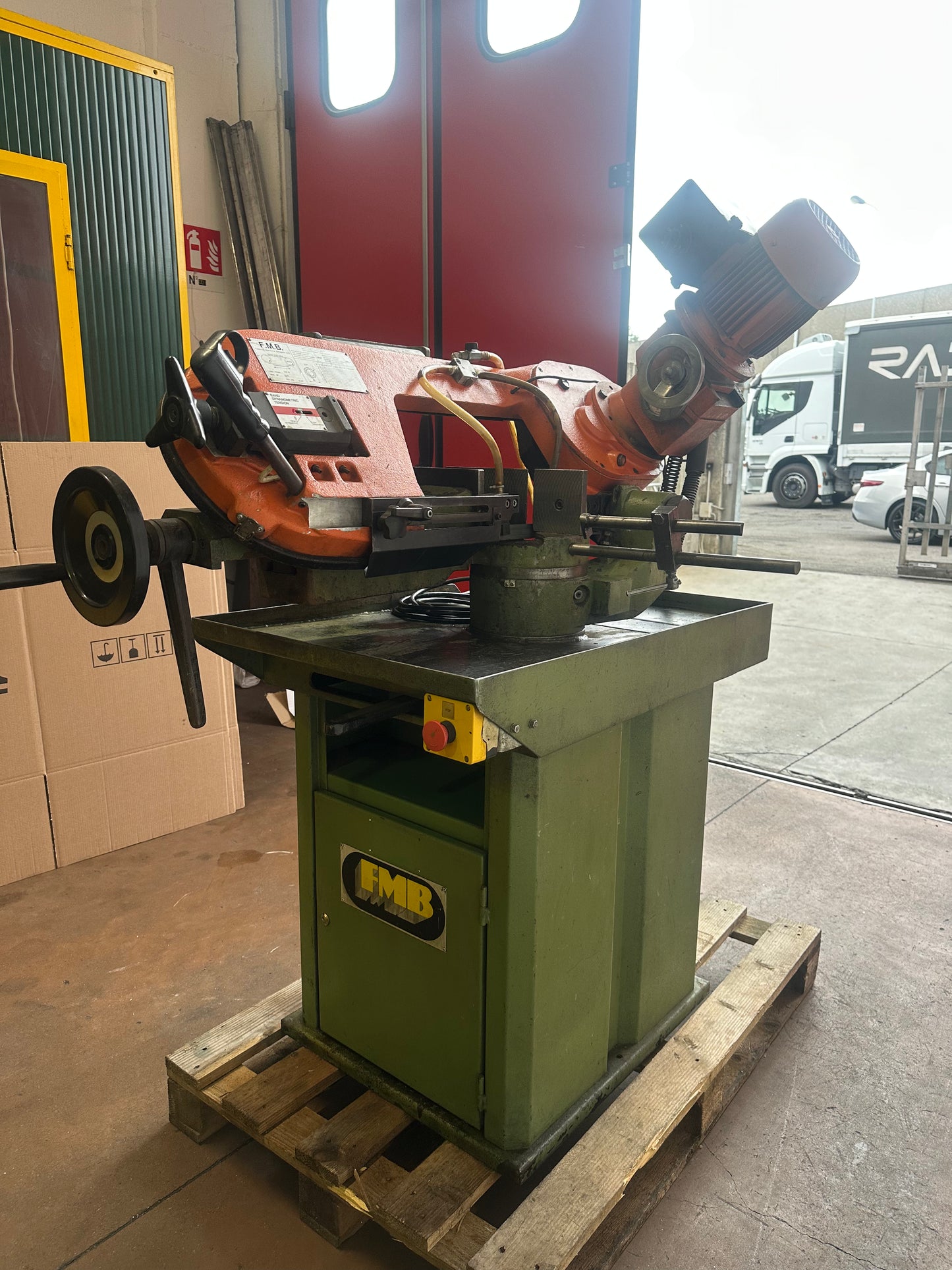 Segatrice a nastro FMB – 380V usata il Metalmeccanico Di M
