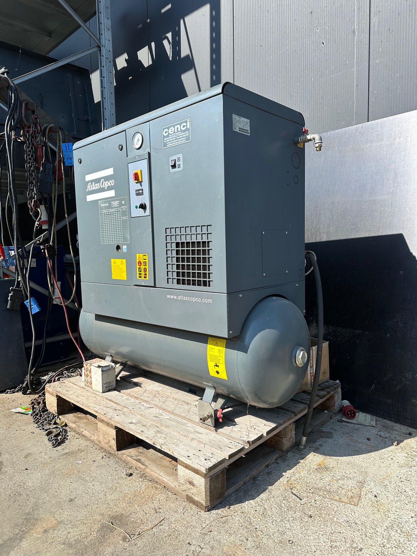 Compressore a vite Atlas Copco GX4 FF usato con essiccatore e serbatoio – 4 kW, 10 bar, anno 2008 il Metalmeccanico Di M