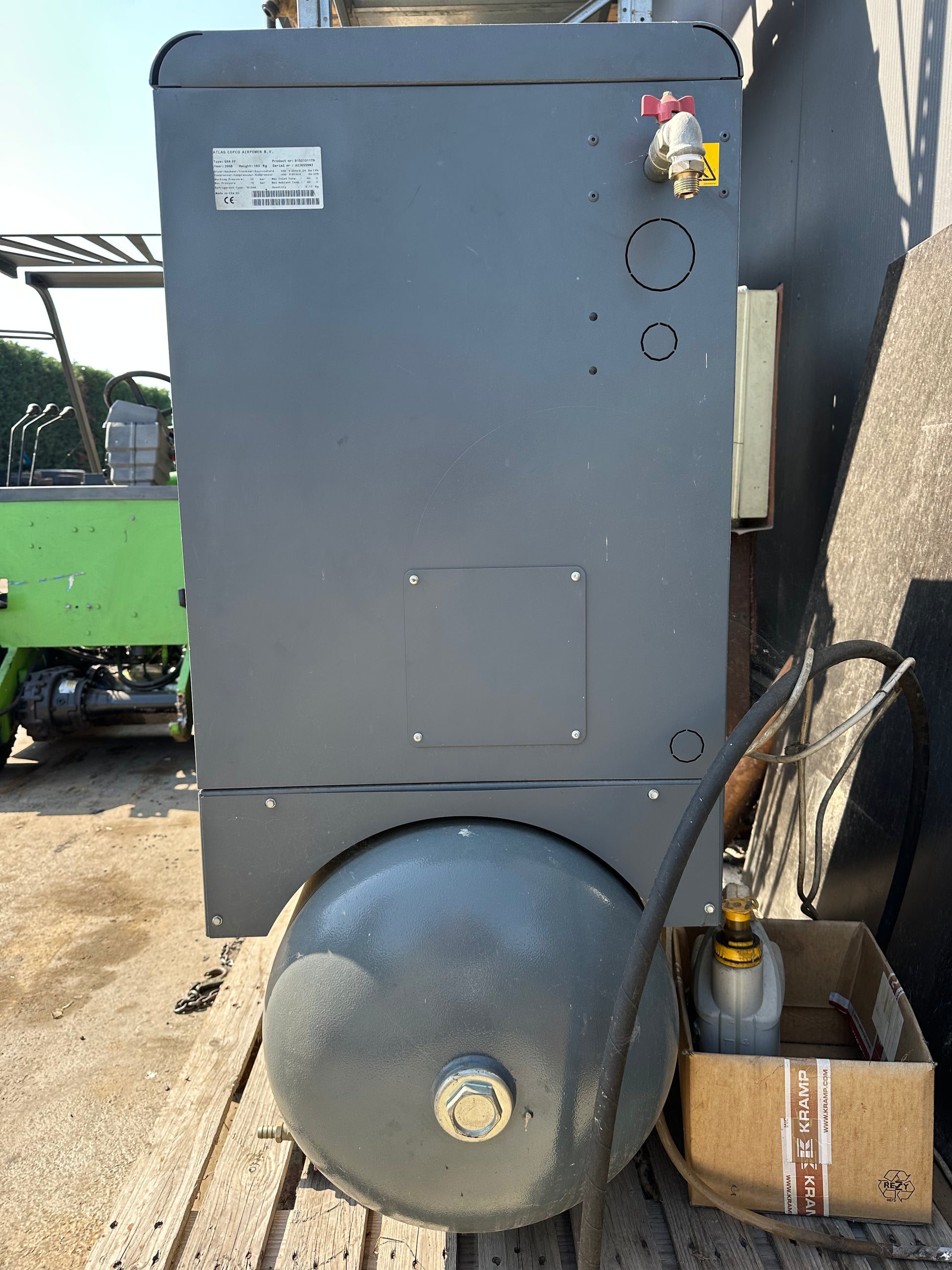 Compressore a vite Atlas Copco GX4 FF usato con essiccatore e serbatoio – 4 kW, 10 bar, anno 2008 il Metalmeccanico Di M