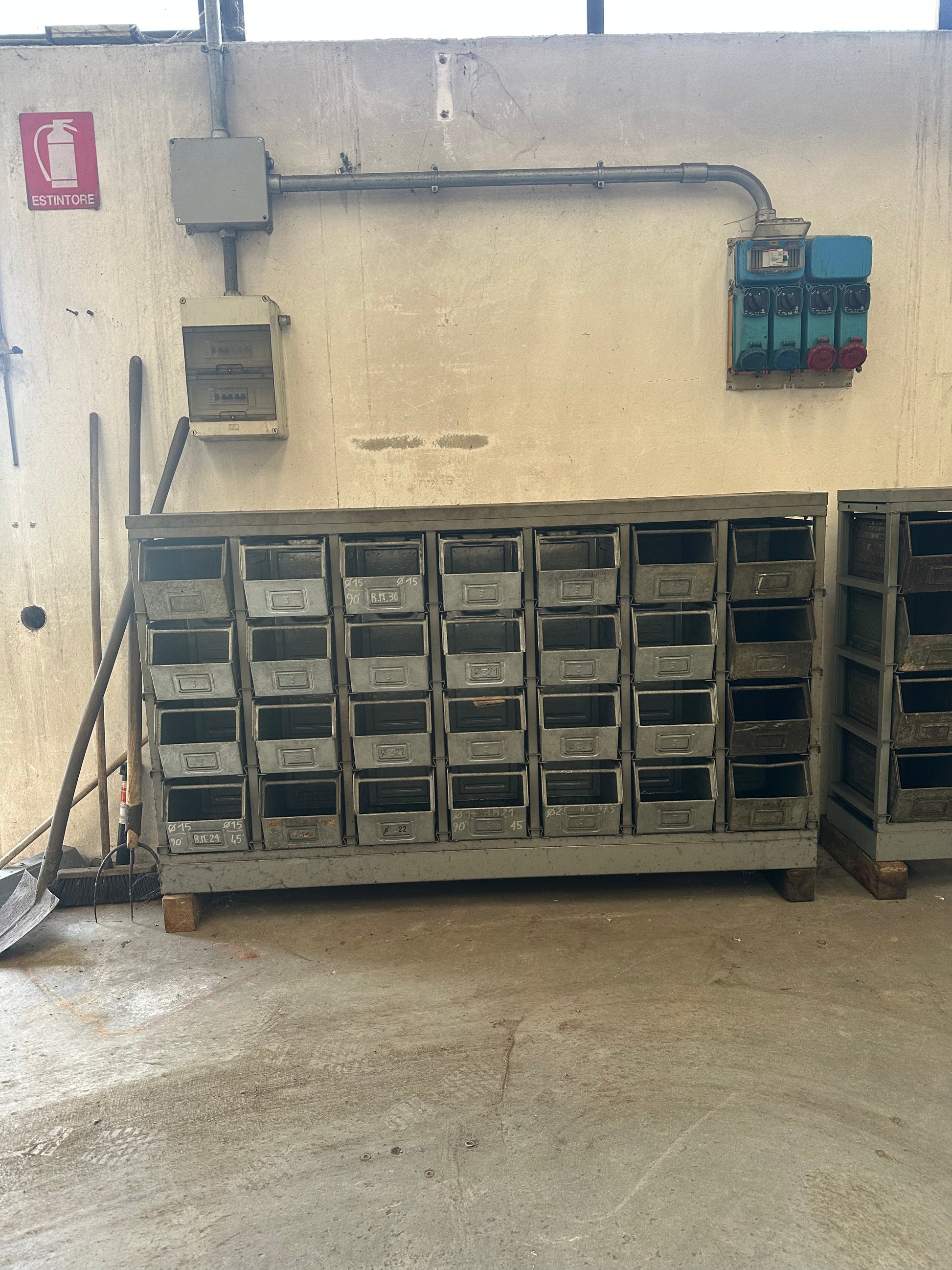 Cassettiera industriale porta minuteria usata completa il Metalmeccanico Di M