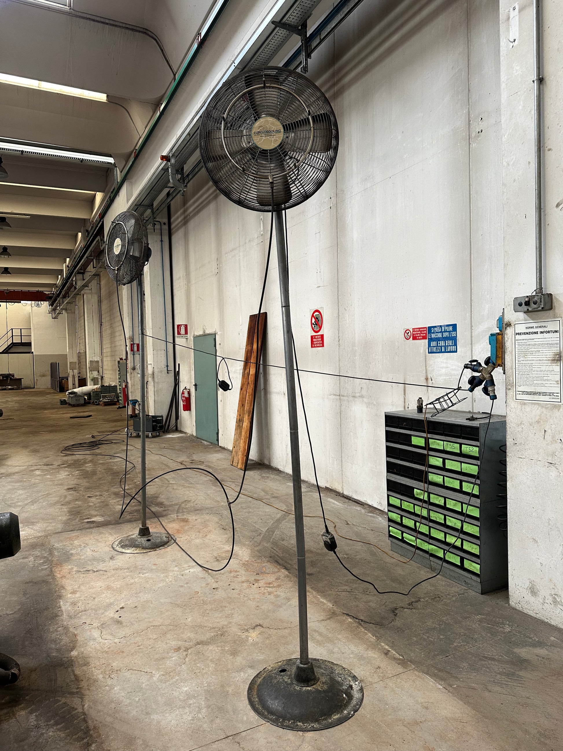 Coppia di ventilatori nebulizzatori industriali Euro Cooling usati il Metalmeccanico Di M