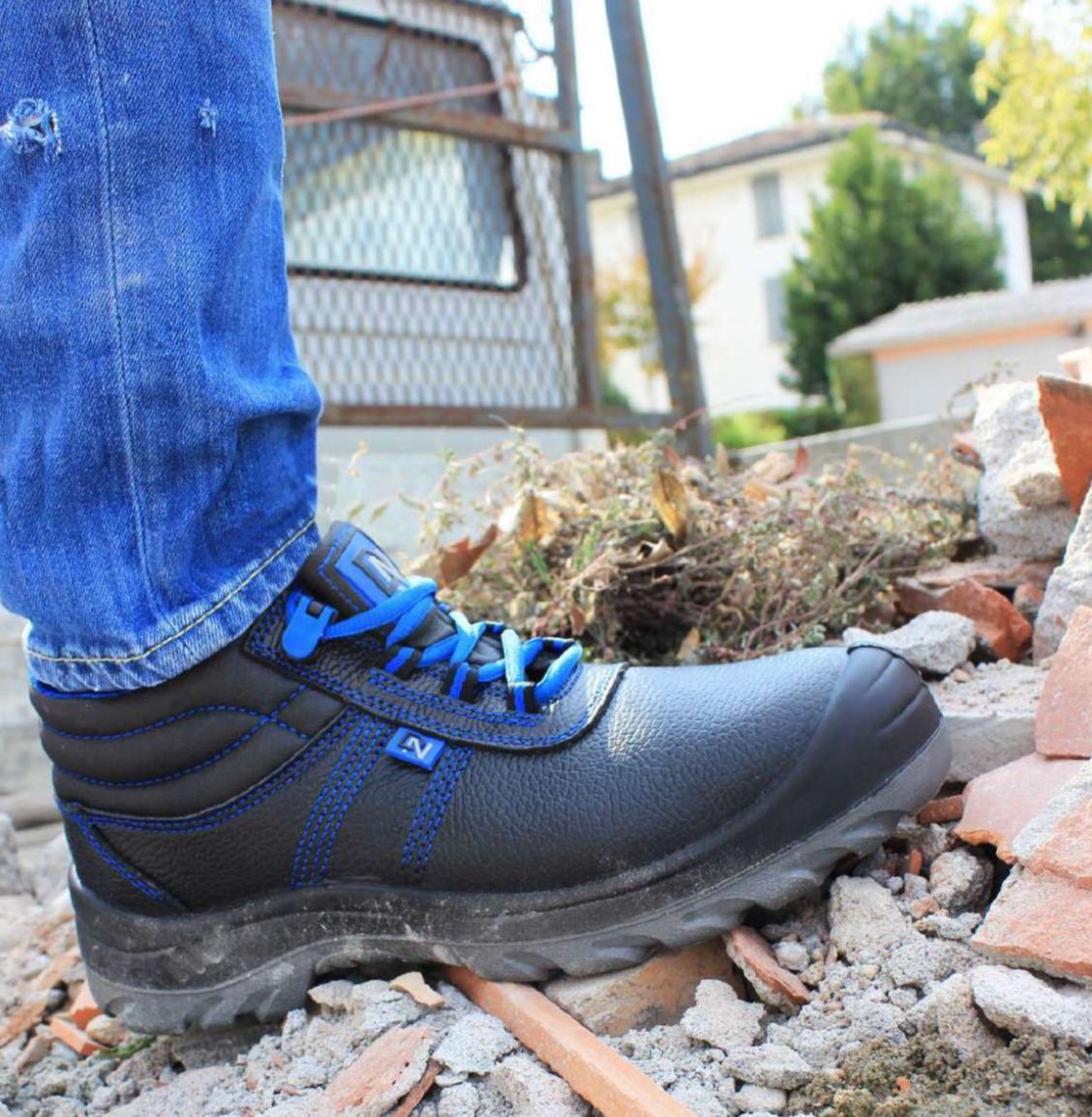 Scarpa antinfortunistica BASE PLUS S3 SR per officina meccanica