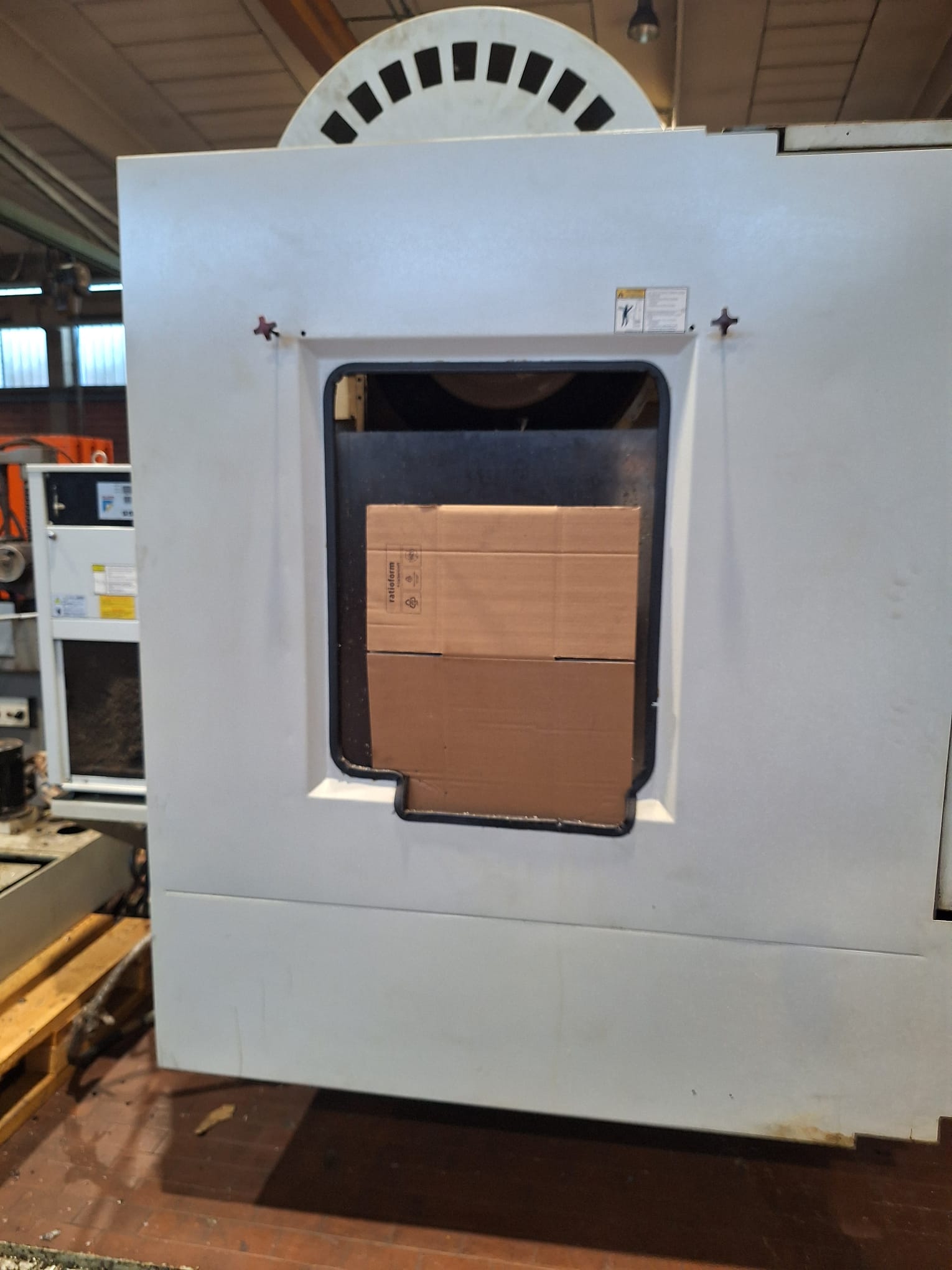 Centro di lavoro verticale SHE HONG / Hartford PRO-1000A – 2005 – ISO40 – 32 utensili – CNC Mitsubishi il Metalmeccanico Di M