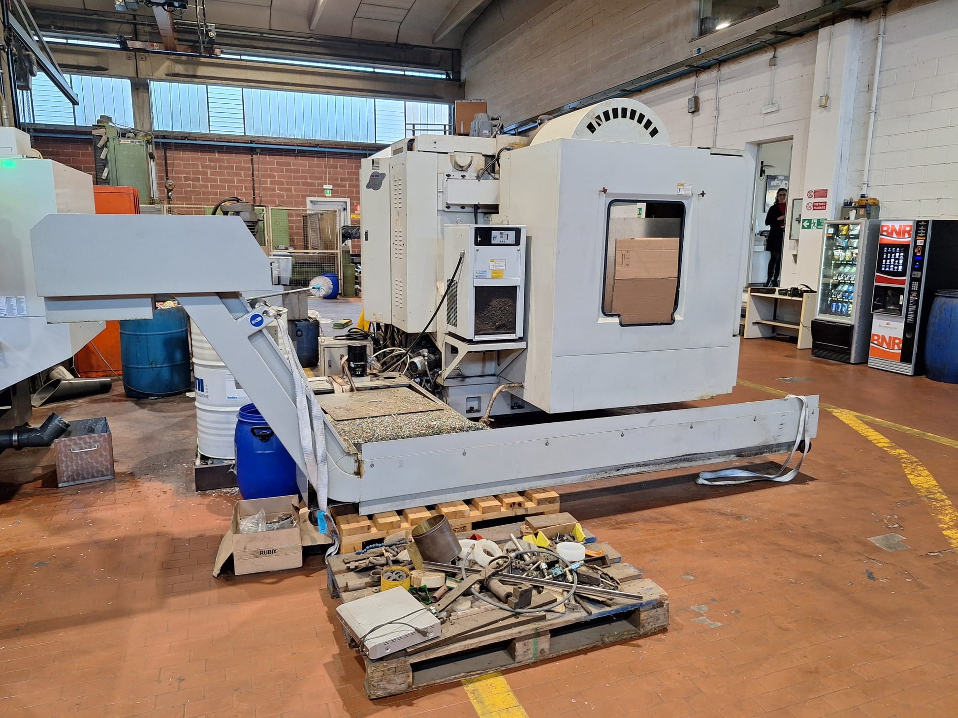 Centro di lavoro verticale SHE HONG / Hartford PRO-1000A – 2005 – ISO40 – 32 utensili – CNC Mitsubishi il Metalmeccanico Di M