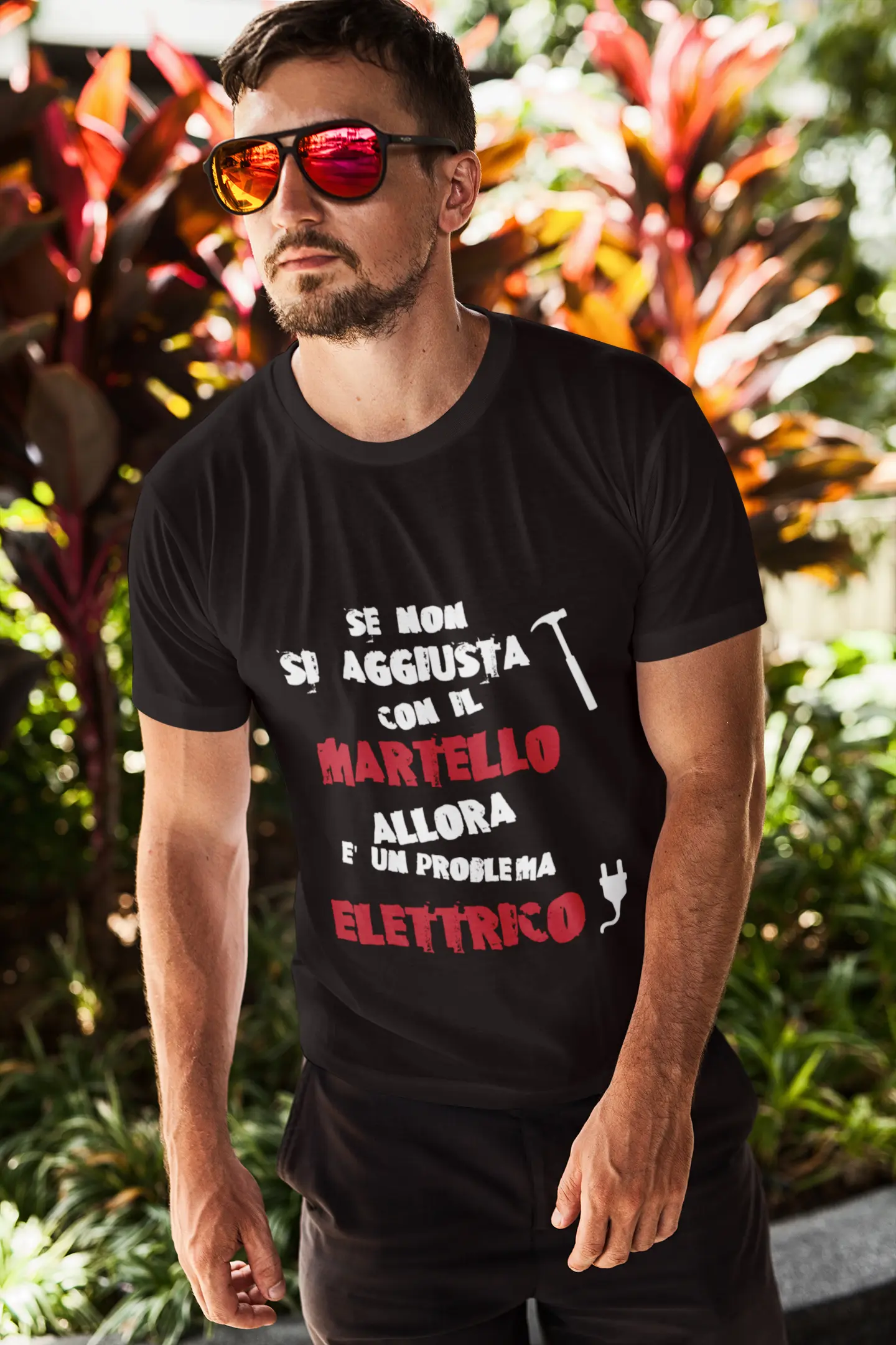 T-Shirt “Se non si aggiusta col martello è un problema elettrico” – Merchandising Ufficiale il Metalmeccanico Di M