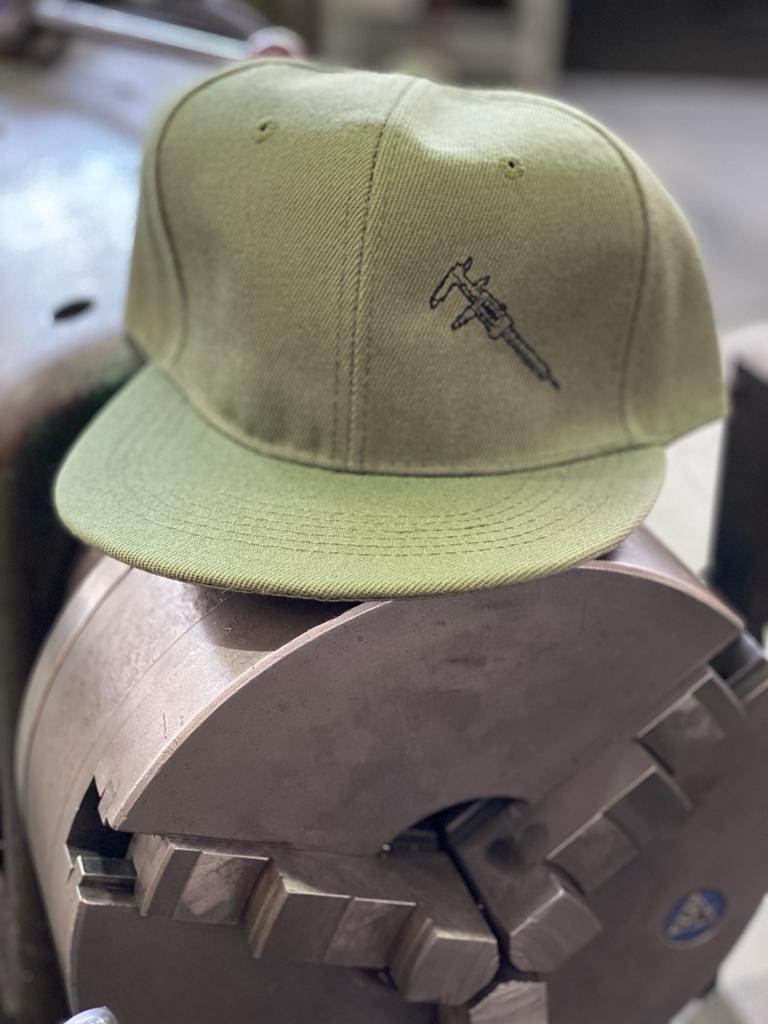 Cappello uomo visiera piatta "calibro"